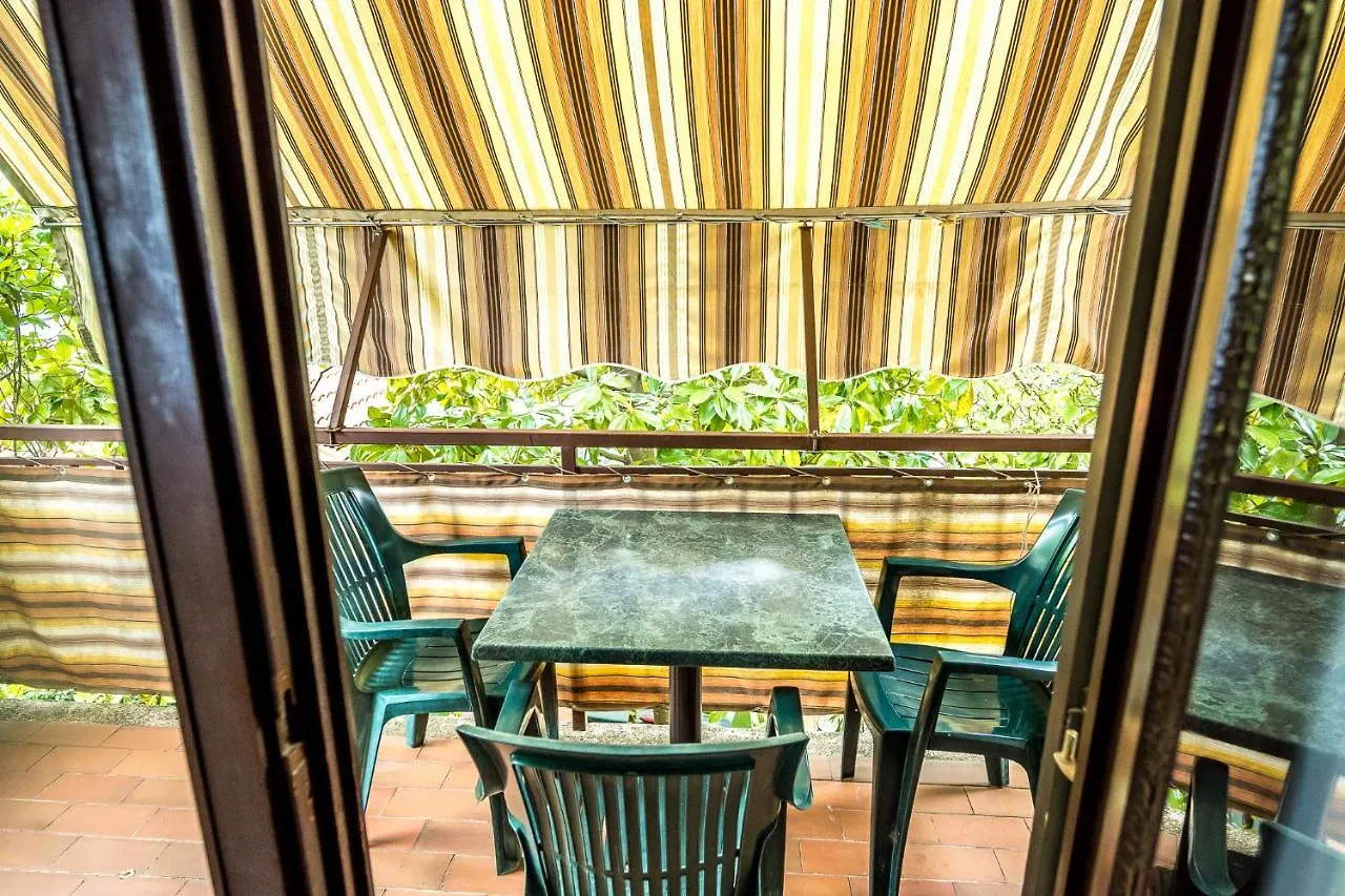 Apartmani Rosa Turanj 0*,