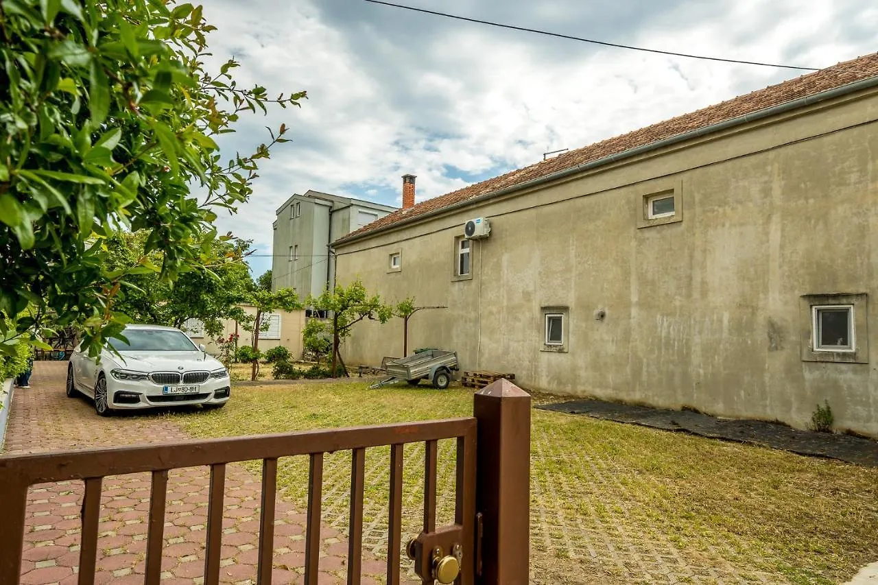 Apartmani Rosa Turanj 0*,  Horvátország